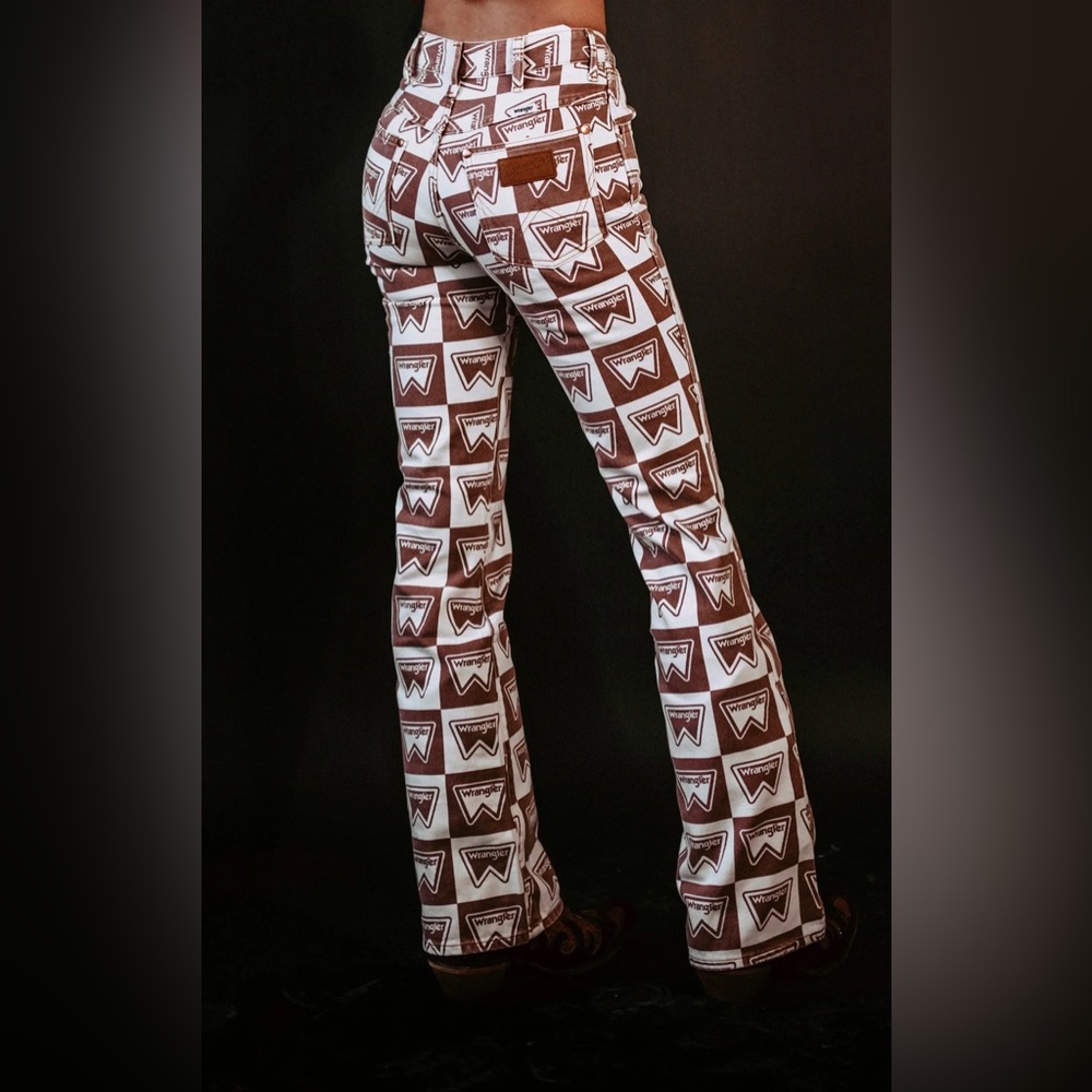 NWT Wrangler Westward 626 "Dusty Frappuccino" high-rise bootcut monogram jeans